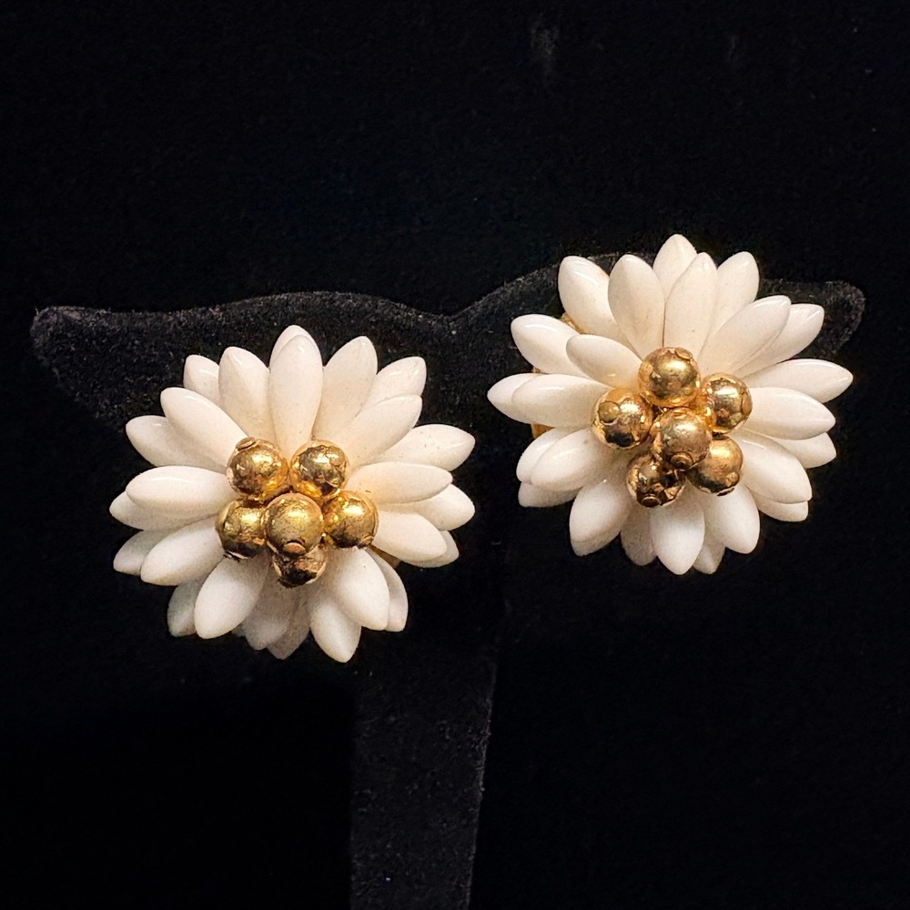 Vintage White Milk Glass Flower Clip On Earrings Gold Tone Cluster Statement